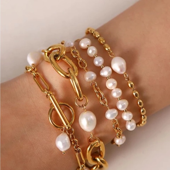Chain Link Pearl Toggle Bracelet - Picture 5 of 5
